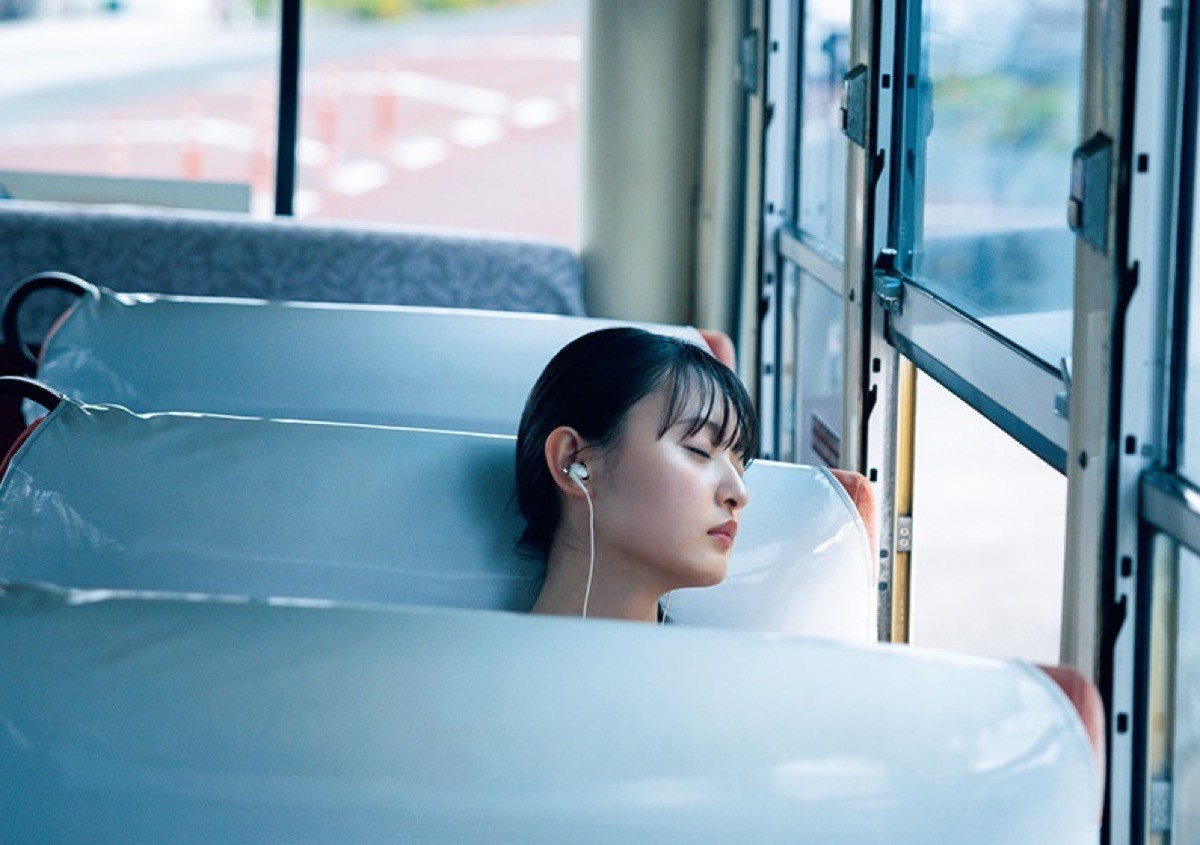 乃木坂46・遠藤さくら1st写真集『可憐』裏表紙(通常版)