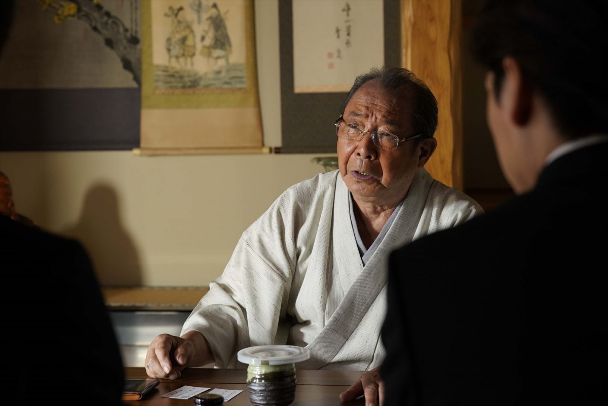 中島健人、堤真一、池田エライザら、映画『おまえの罪を自白しろ』キャスト陣の怪しさがにじみ出る場面写真一挙解禁