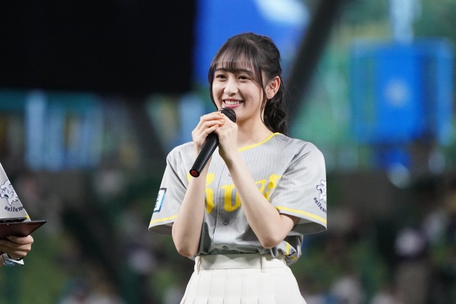 セレモニアルピッチに登板した乃木坂46・向井葉月