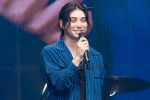 村上虹郎、映画『キリエのうた』プレミアムライブに登場