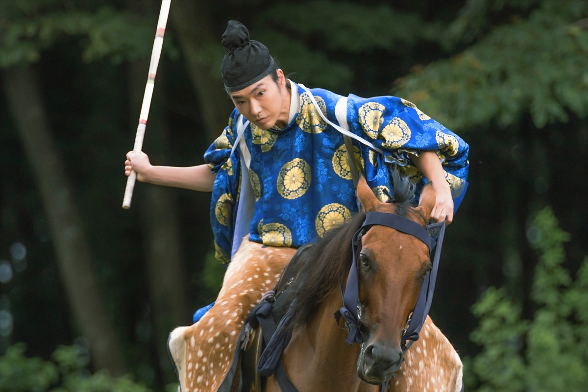 吉高由里子主演大河ドラマ『光る君へ』撮影快調！　柄本佑の華麗な「打毬」カット公開