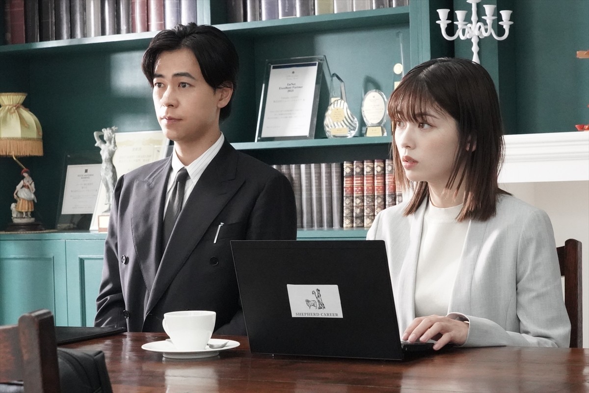 成田凌＆小芝風花、笑顔でクランクアップ！　今夜最終回『転職の魔王様』