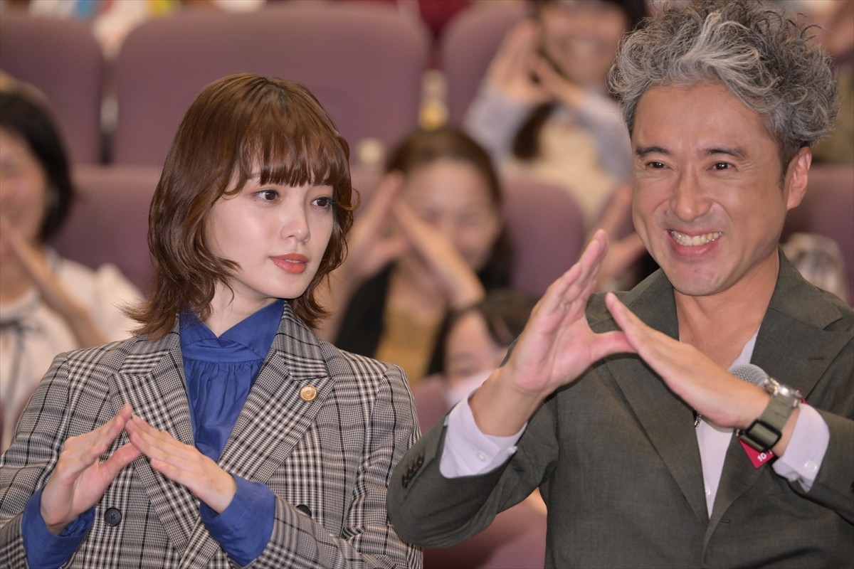 平手友梨奈、ムロツヨシから“殺傷能力が高い言い間違い”暴露され「本当に申し訳なかったです」