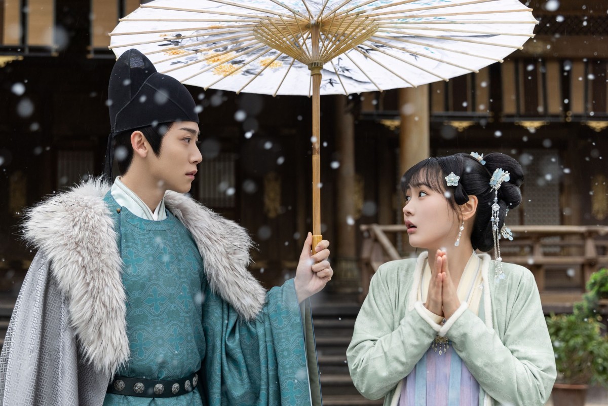 『花令嬢の華麗なる計画』裴済懐役のリー・チンと鳶尾役のジャン・シンイー