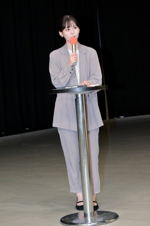 ドラマ8『ハイエナ』記者会見で司会を務めた中原みなみ・テレビ東京アナウンサー