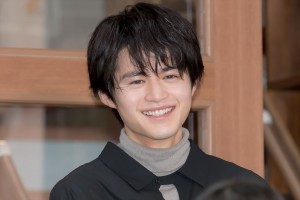 ドラマ『ゆりあ先生の赤い糸』制作発表記者会見に出席した鈴鹿央士