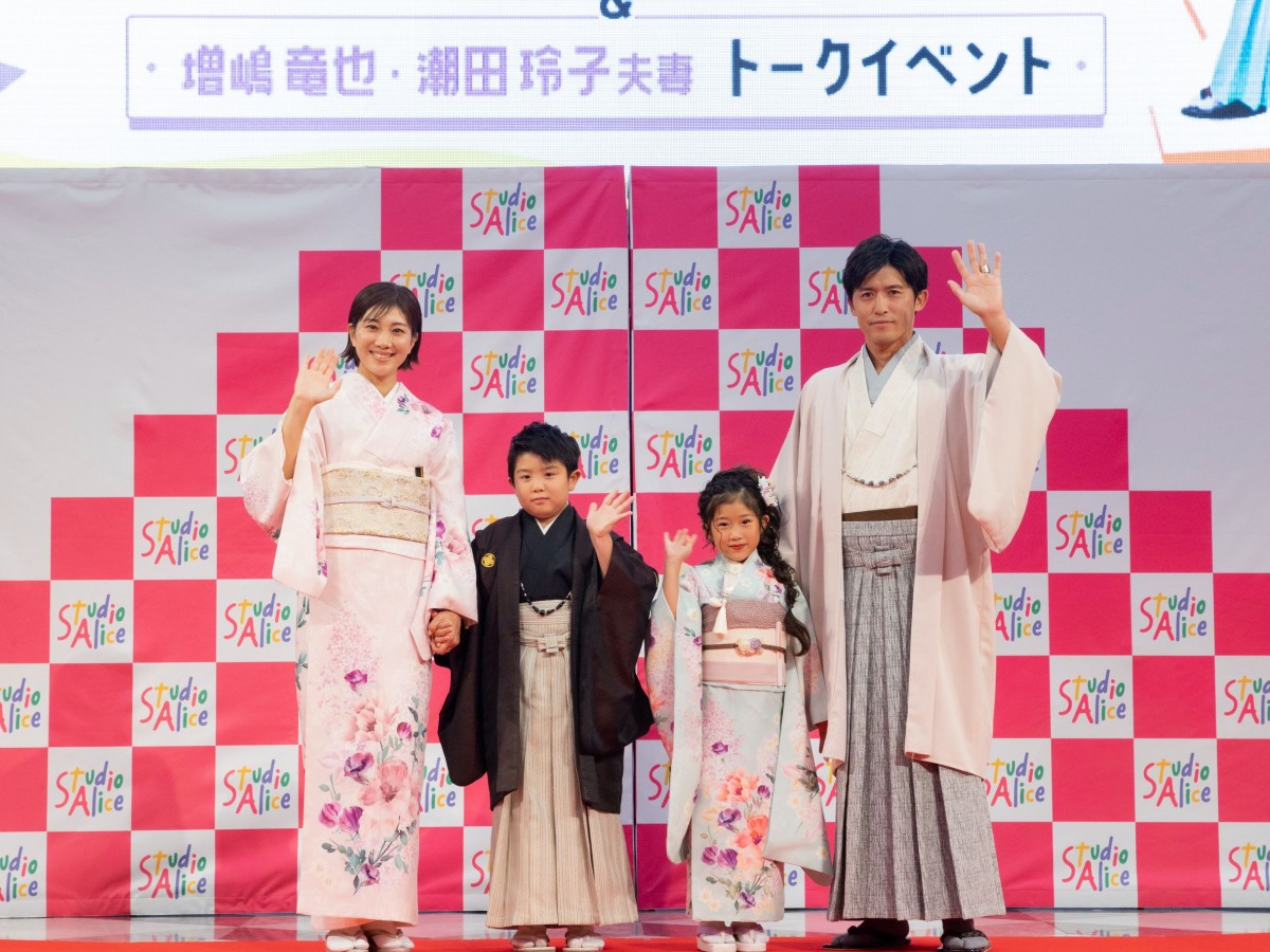 増嶋竜也＆潮田玲子ファミリーが「七五三キッズファッションショー」に登場！　“アスリート夫婦”仲良しの秘訣は「ゴルフ」