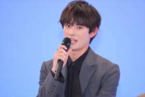 前田拳太郎、月10ドラマ『トクメイ！警視庁特別会計係』制作発表に登場
