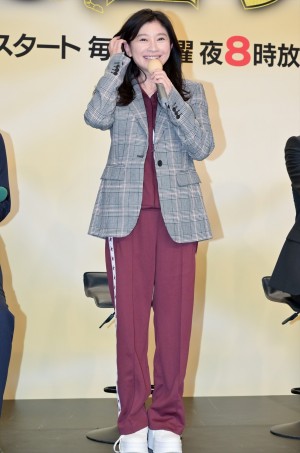 篠原涼子、ドラマ8『ハイエナ』記者会見に登場