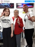 池田レイラ＆57CRAZY親子、77歳芸歴5年目の芸人「おばあちゃん」との3ショット　※「池田57CRAZY（完熟フレッシュ）」インスタグラム