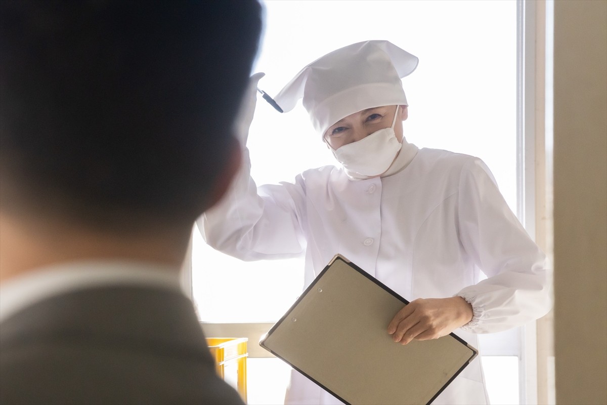 市原隼人、役と向き合う“生真面目さ”は食と向き合う甘利田そのもの！　『おいしい給食 season3』撮影潜入レポ