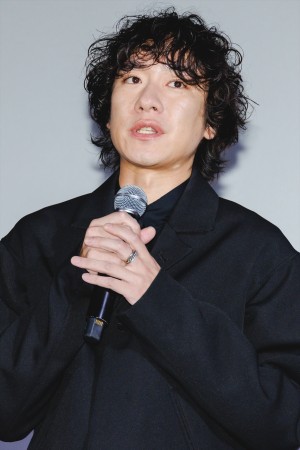 落合モトキ、映画『鯨の骨』初日舞台挨拶に登場