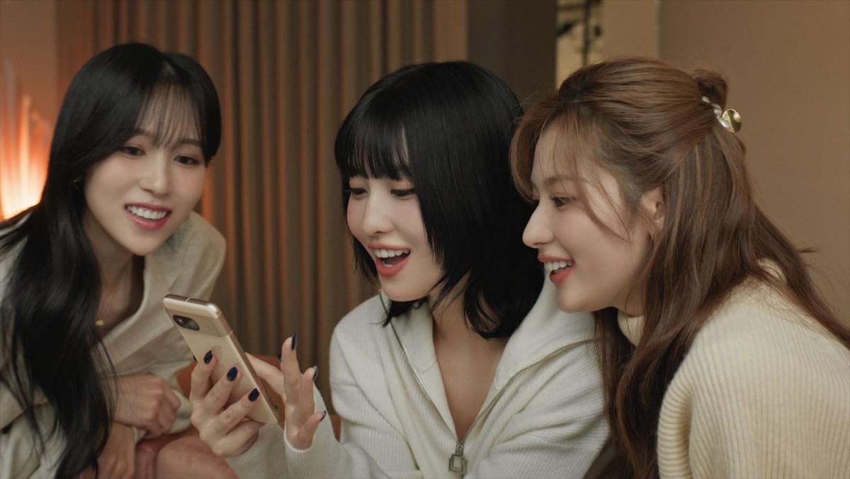 TWICE・MINA、SANA、MOMOがユニット“MISAMO”として初のCM出演！　Googleアプリ新CM、11.13OA開始