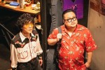 ドラマ『パリピ孔明』第9話に出演する（左から）石崎ひゅーい、休日課長