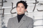 水上恒司、映画『あの花が咲く丘で、君とまた出会えたら。』完成披露試写会に登場