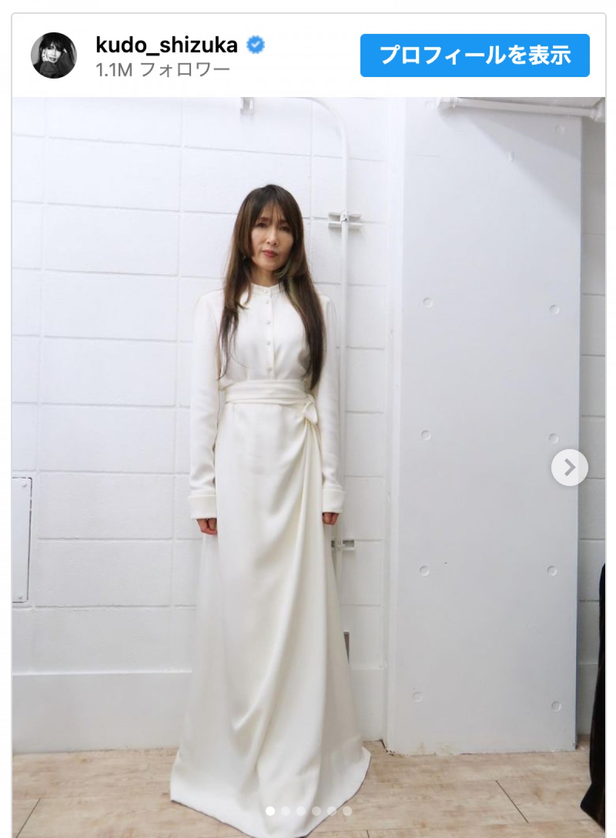 工藤静香、白のドレス姿に絶賛集まる「Jewelryもキレイだけど しーちゃんが1番キレイ」