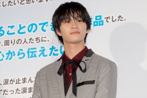 嶋崎斗亜、映画『あの花が咲く丘で、君とまた出会えたら。』初日舞台挨拶に登場