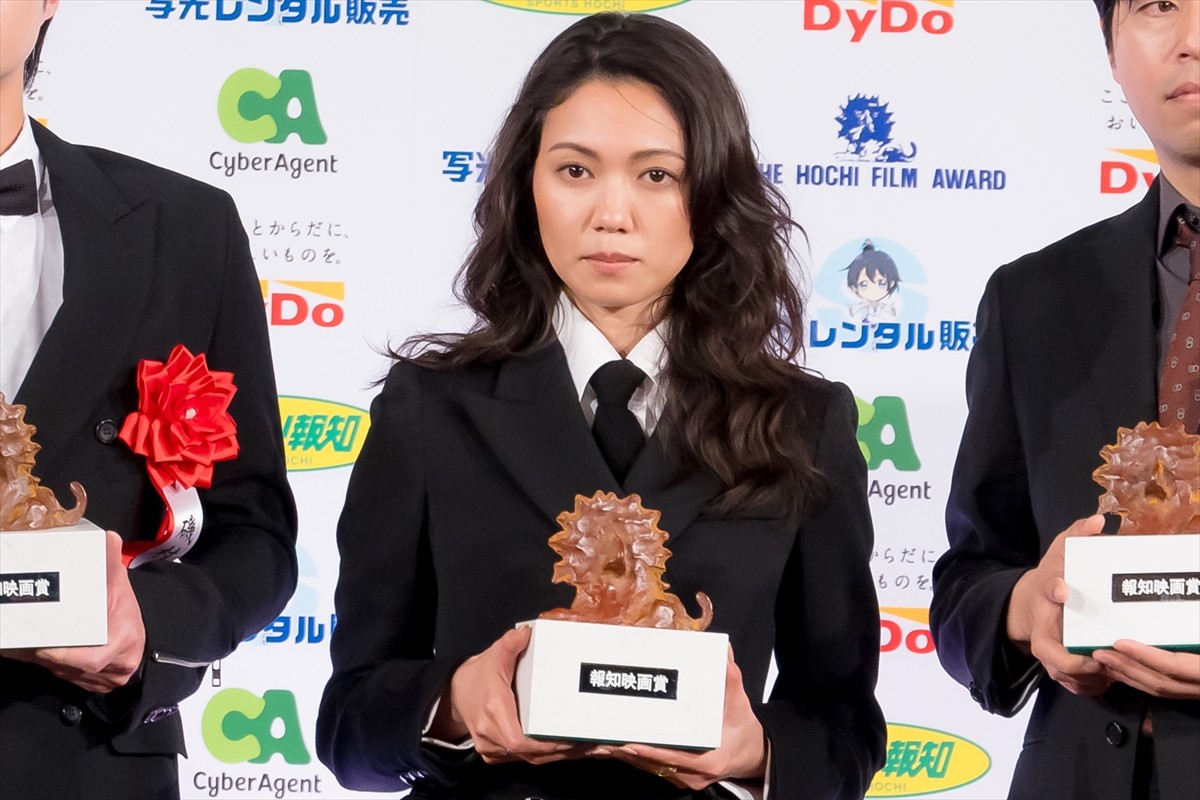 綾瀬はるか、報知映画賞主演女優賞を受賞「この賞を胸に励んでいきたい」