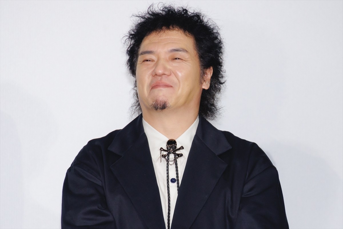綾野剛、主演映画で歌うX JAPAN『紅』は「全面裏声で歌っています」