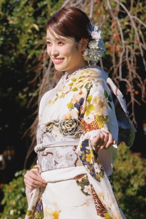 高橋ひかる、「オスカープロモーション 2024年新春 晴れ着撮影会」に登場