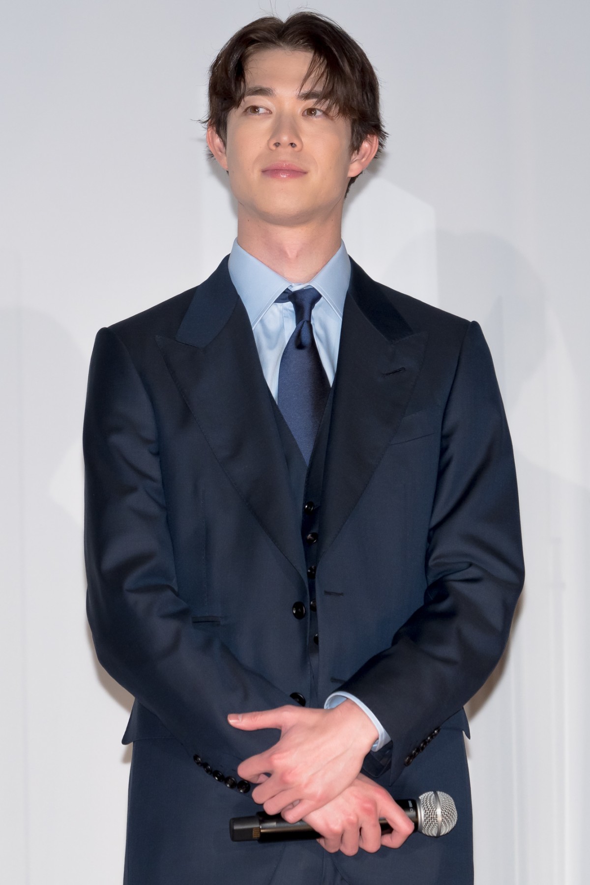 鈴木亮平＆宮沢氷魚が恋人役　キスシーンの裏話明かす