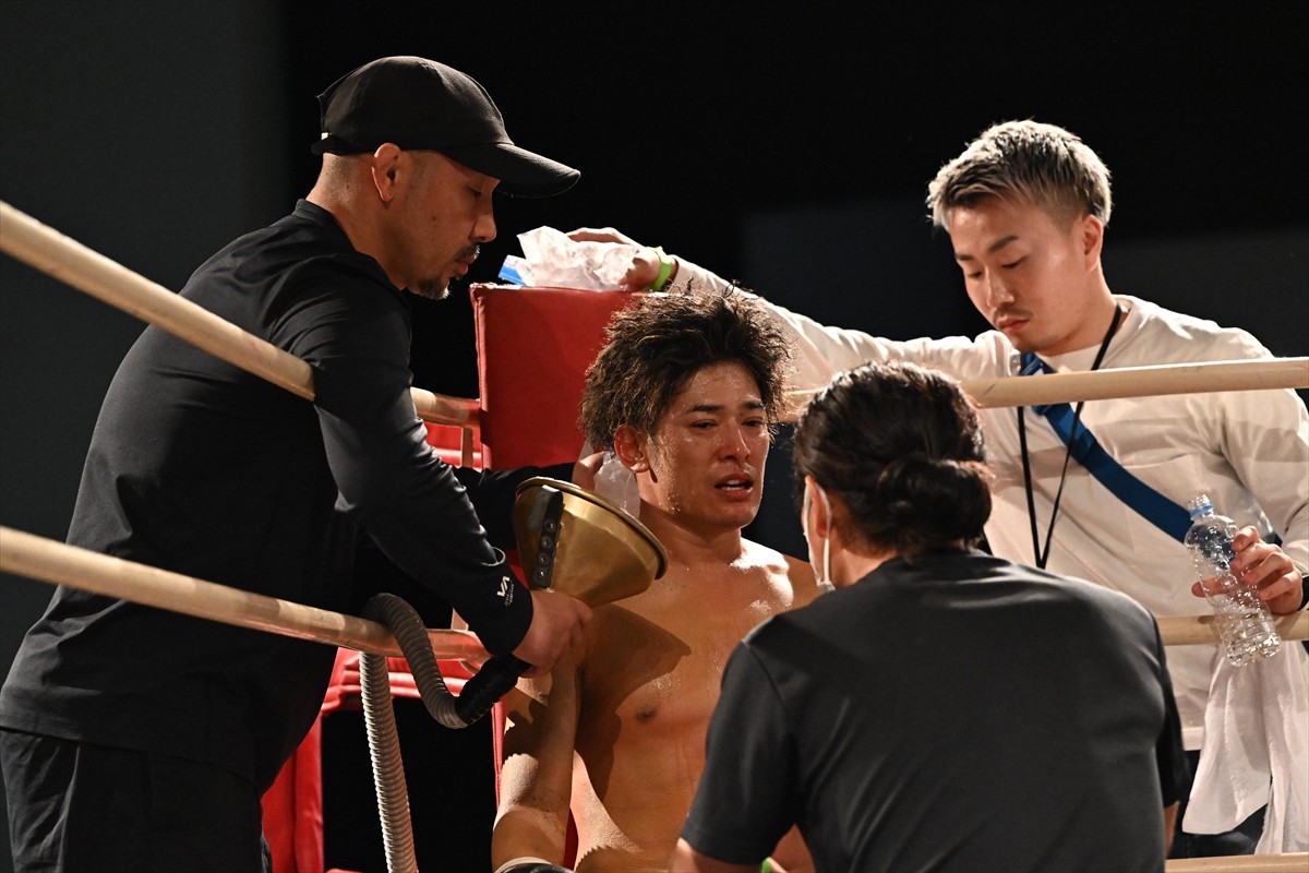 高岡蒼佑、格闘技デビュー2戦目も勝利　4度のダウンを奪い判定