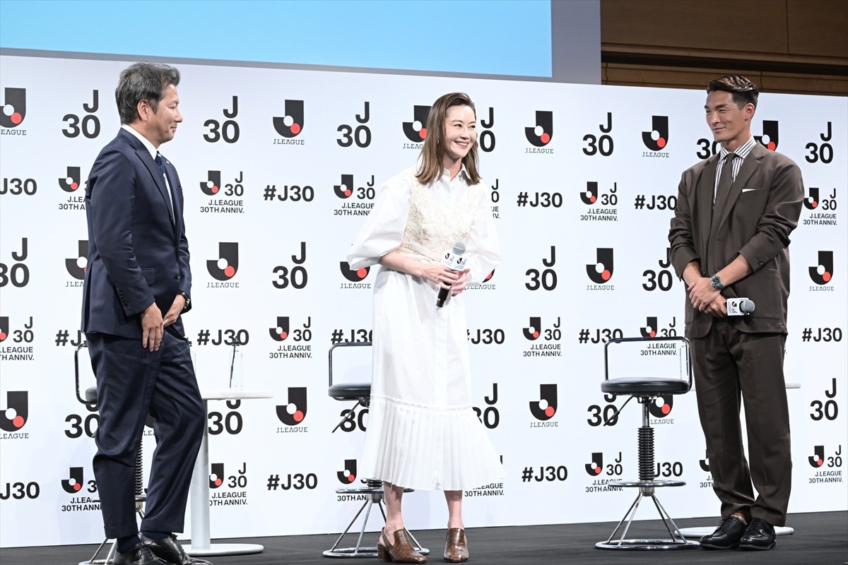 観月ありさ、後輩・朝日奈央の代役で急遽イベント登場もJリーグとの縁明かし拍手喝采