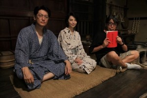 映画『福田村事件』（左から）井浦新、田中麗奈、森達也監督