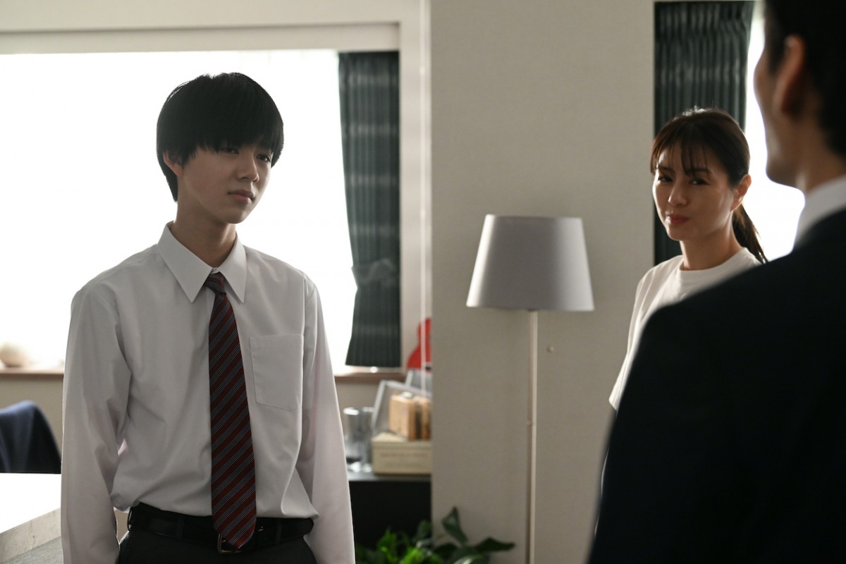 『罠の戦争』草なぎ剛、6年ぶりの民放ドラマ主演作　政治家秘書の復讐劇が開幕！