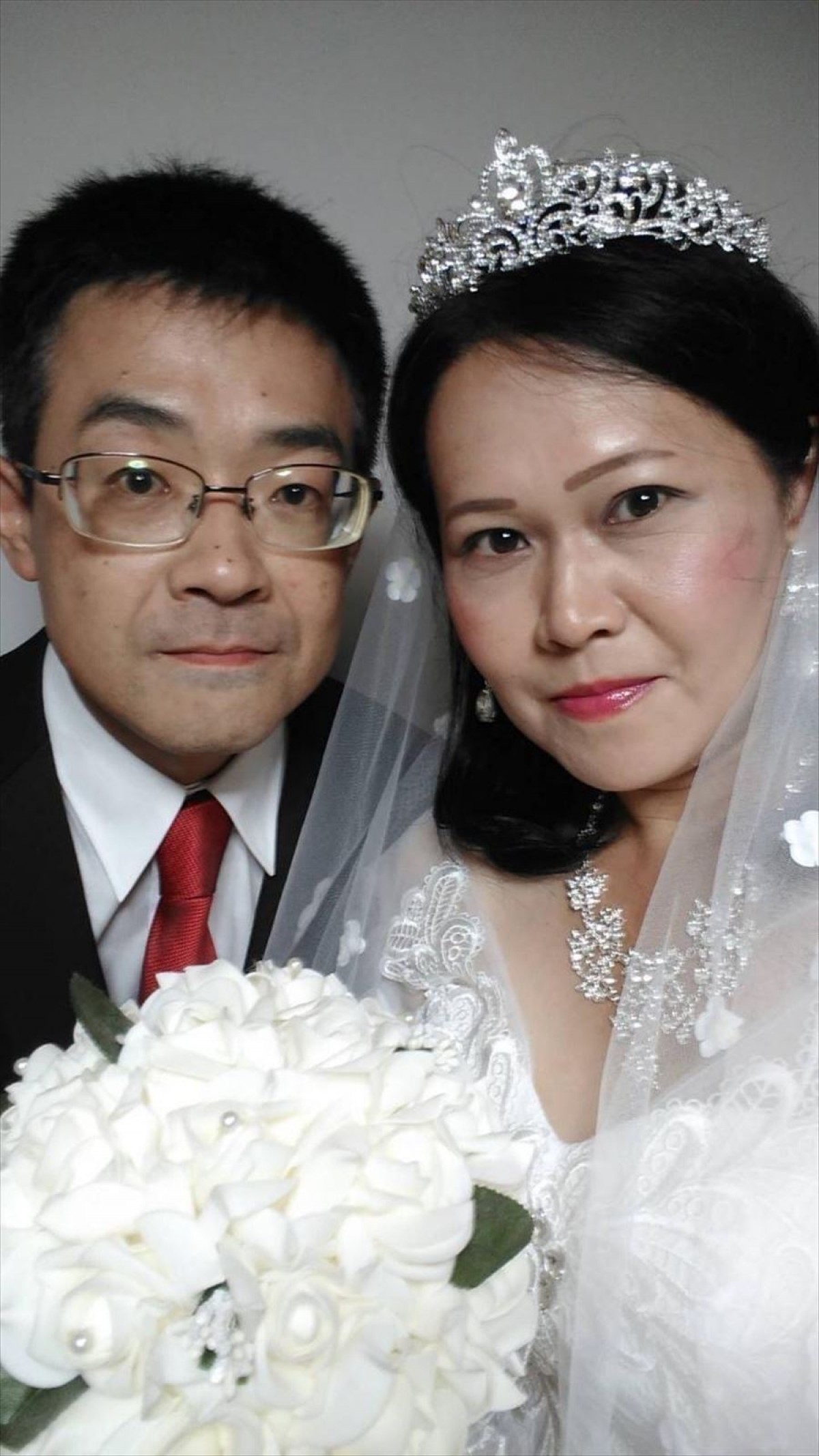 収録中も熱いキスの嵐!?　情熱的ブラジル人妻の国際結婚夫婦登場、今週の『新婚さん』