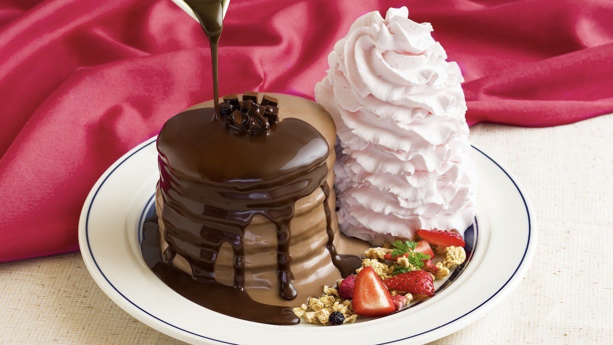 「Eggs ’n Things」バレンタインメニュー登場！ “とろける”ショコラパンケーキ スイーツ クランクイン！トレンド