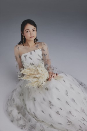 『ゼクシィ』（1月23日発売号）ドレス企画に起用された蛙亭・イワクラ