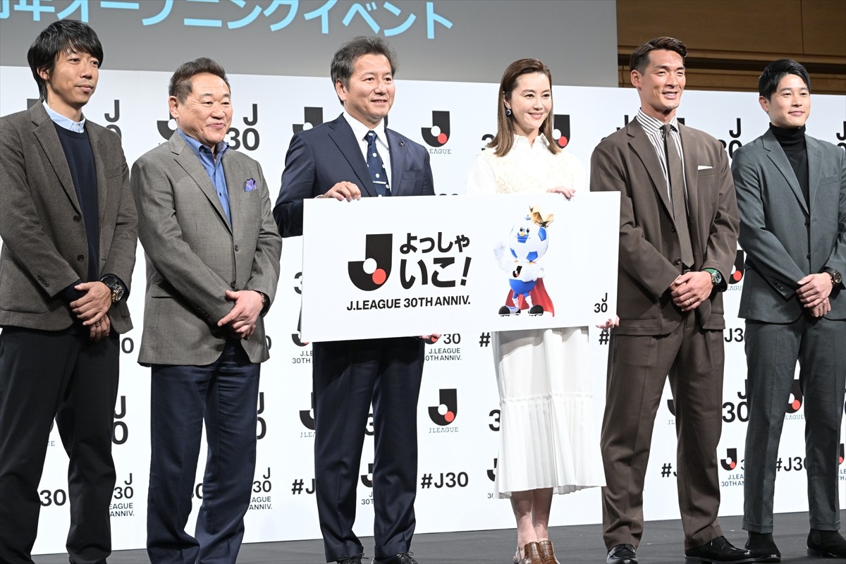 観月ありさ、後輩・朝日奈央の代役で急遽イベント登場もJリーグとの縁明かし拍手喝采