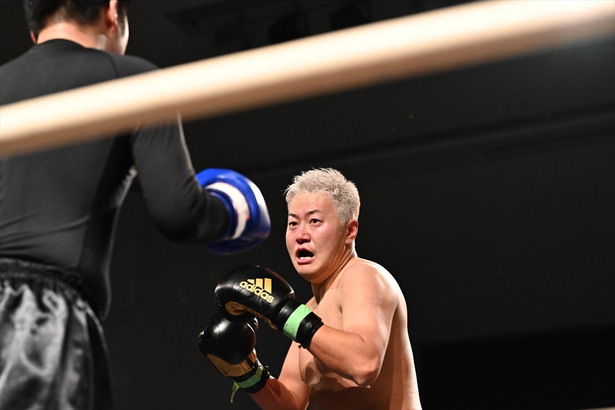 遠藤要、格闘技デビュー　無骨なファイトスタイルで善戦も3ラウンドKO負け