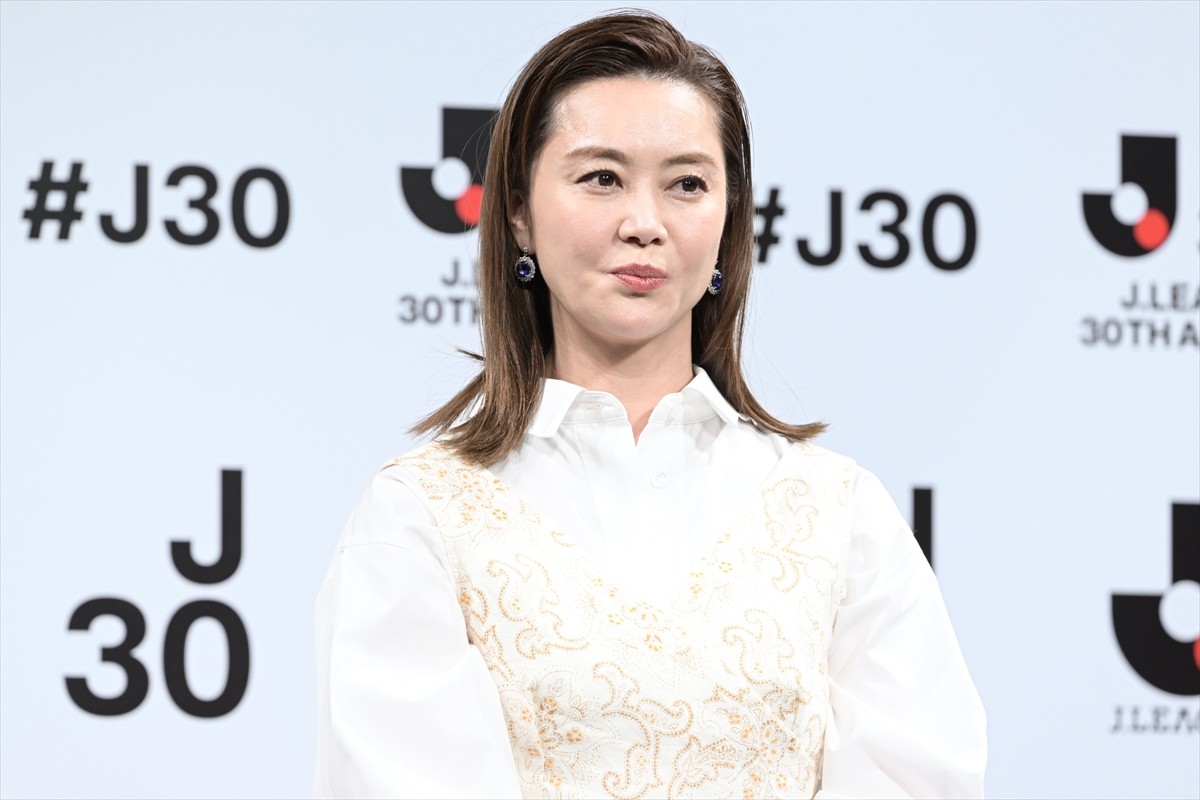 観月ありさ、後輩・朝日奈央の代役で急遽イベント登場もJリーグとの縁明かし拍手喝采