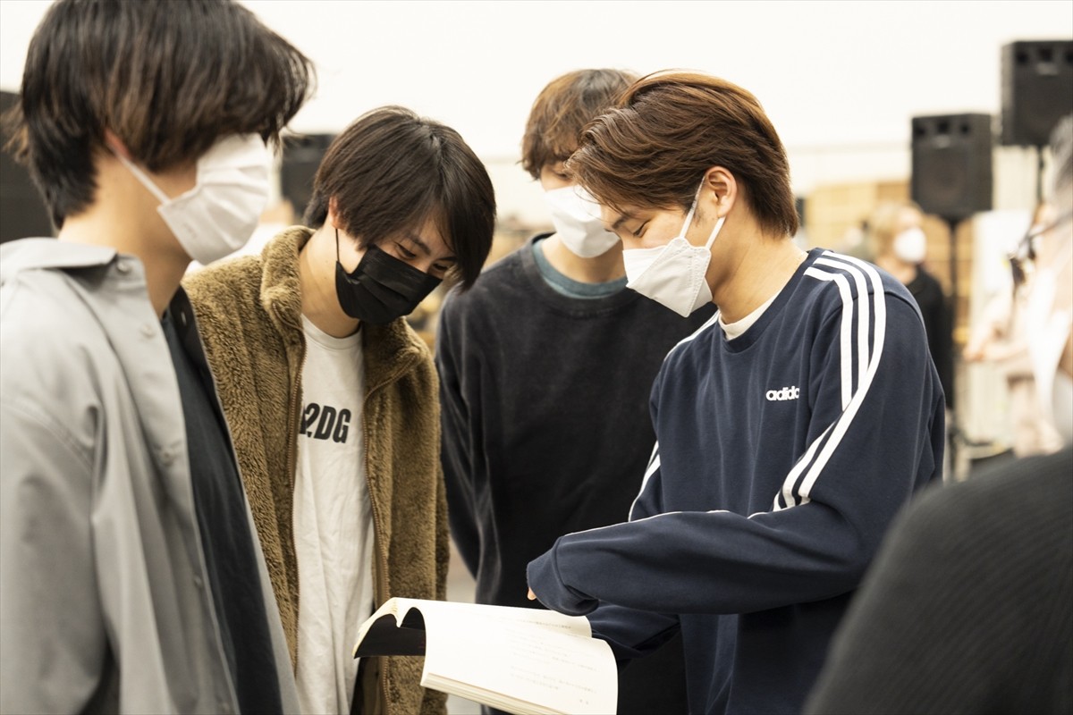 舞台『キングダム』、演劇界のレジェンド・壤晴彦の出演決定　山口祐一郎と劇団四季2ショットも