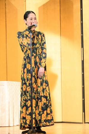 深津絵里、2023年 エランドール賞 授賞式に登場