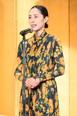 深津絵里、2023年 エランドール賞 授賞式に登場