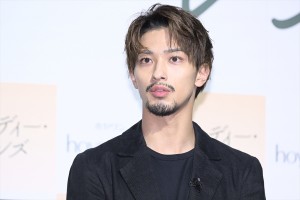 横浜流星、コンタクトのアイシティ「hoyaONE」新CM発表会に登場