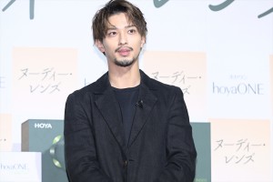 横浜流星、コンタクトのアイシティ「hoyaONE」新CM発表会に登場