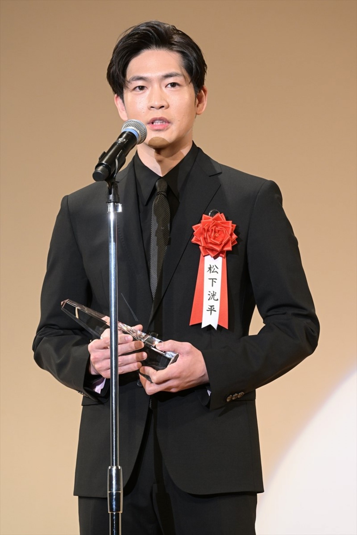 中川大志のエランドール賞・新人賞を小栗旬が祝福　『鎌倉殿』殴り合いシーンも回想