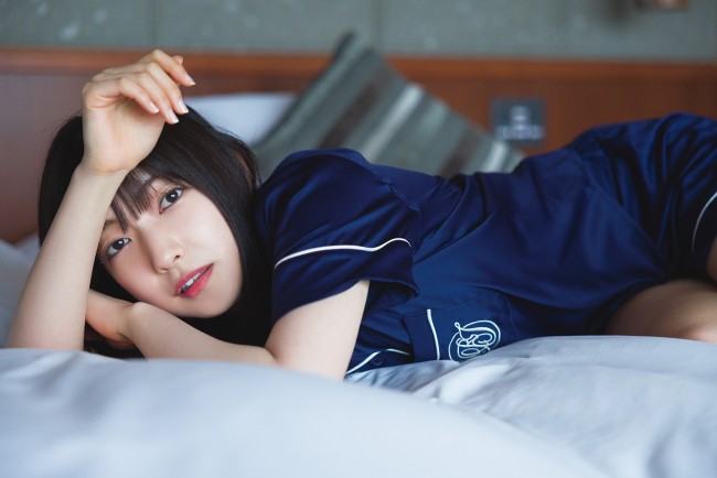 写真）櫻坂46・大園玲、プールサイドで“王道ビキニ姿”を披露