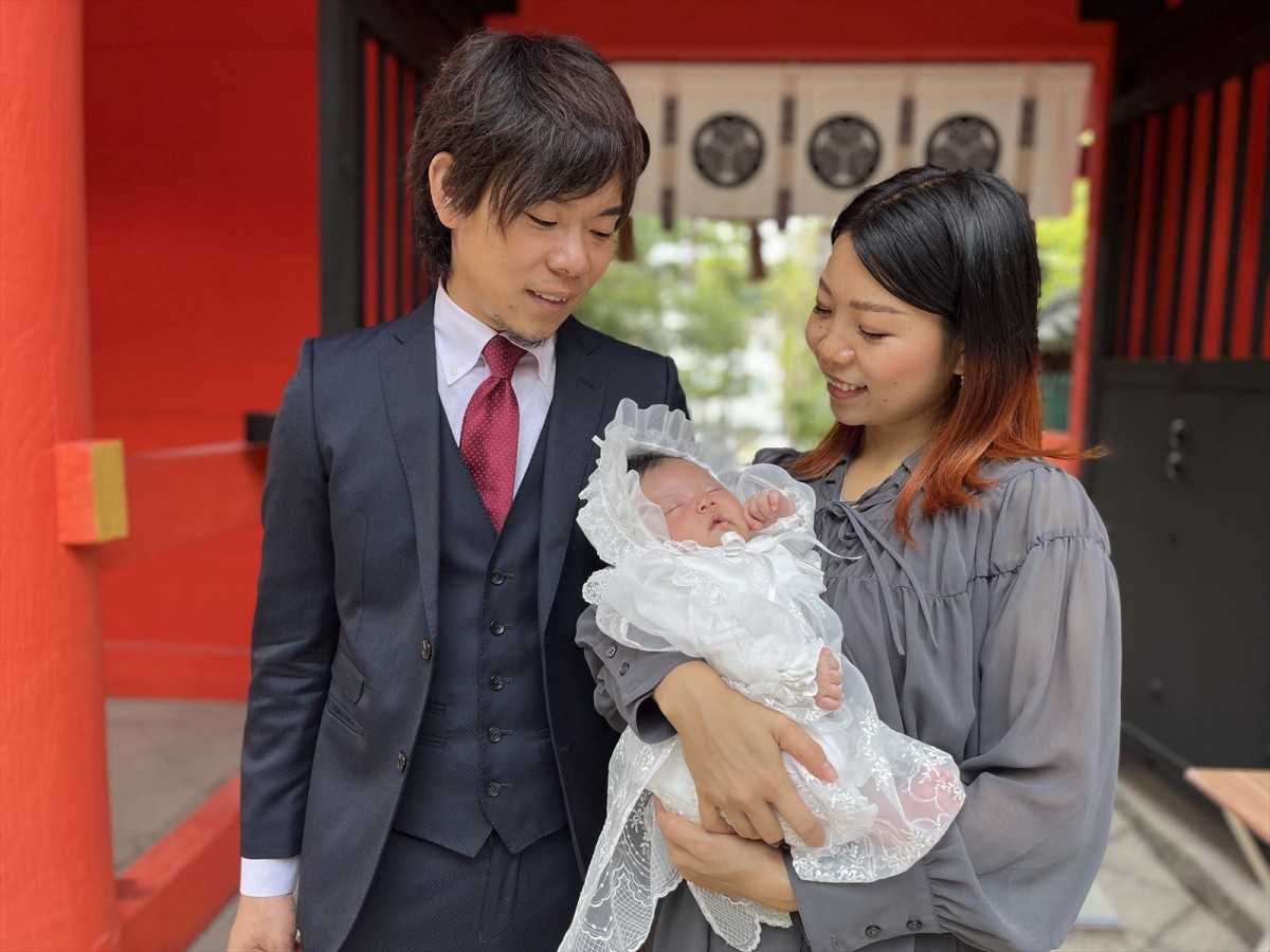 妻は小学生の初恋の相手で「18年越し婚」の決め手は“鰻”!?　今週の『新婚さん』