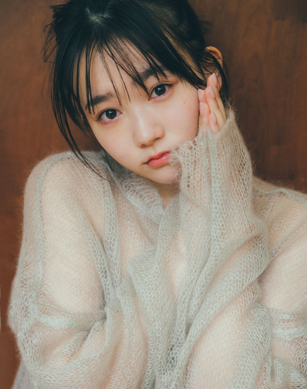 「シャルロット」一ノ瀬瑠菜15歳、透明感あふれるグラビア