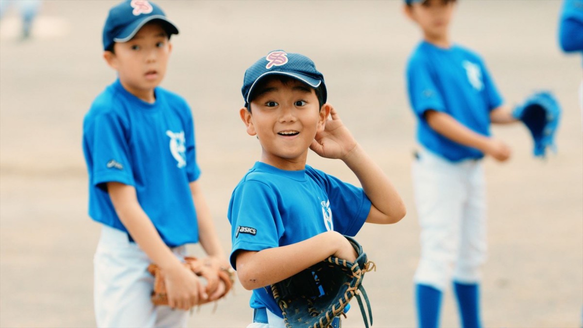 佐々木朗希選手が野球を頑張る子どもたちに差し入れのサプライズ！　「ほっともっと」新CM公開