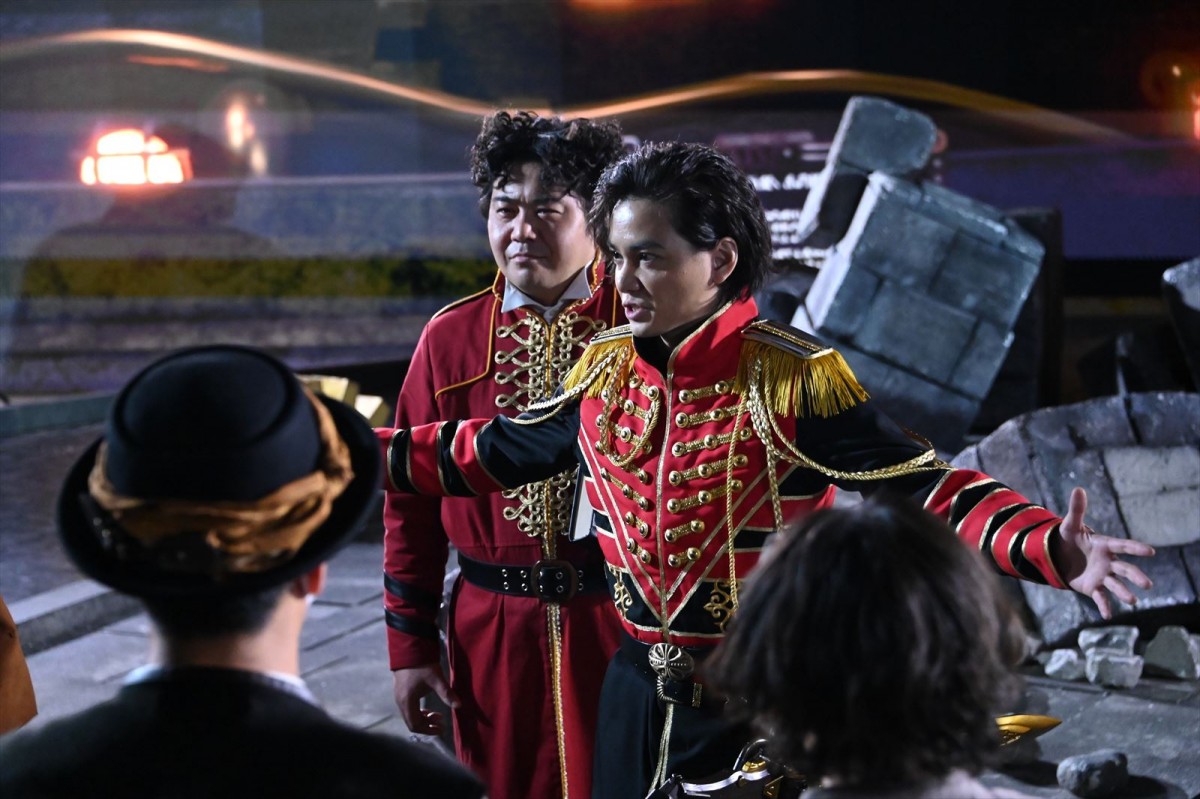 『王様戦隊キングオージャー』第6話「王子の帰還」、伝説の守護神・ゴッドスコーピオンが大暴れ！