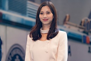 中条あやみ、劇場版『TOKYO MER～走る緊急救命室～』完成披露試写会に登場