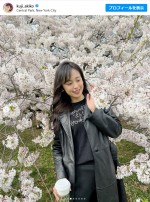 久慈暁子、NYに帰還し桜との美ショット公開「満開でした」　※「久慈暁子」インスタグラム