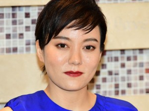 舞台『フローズン・ビーチ』制作発表に登場した鈴木杏