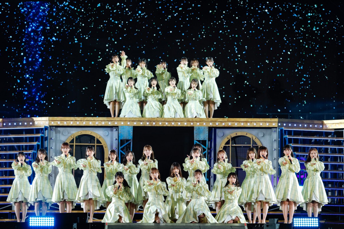 日向坂46、初スタジアムでデビュー4周年ライブ　休演の影山優佳＆山下葉留花サプライズ登場で32人全員そろう